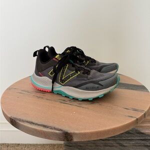 Girls All Terrain New Balance - Size 6